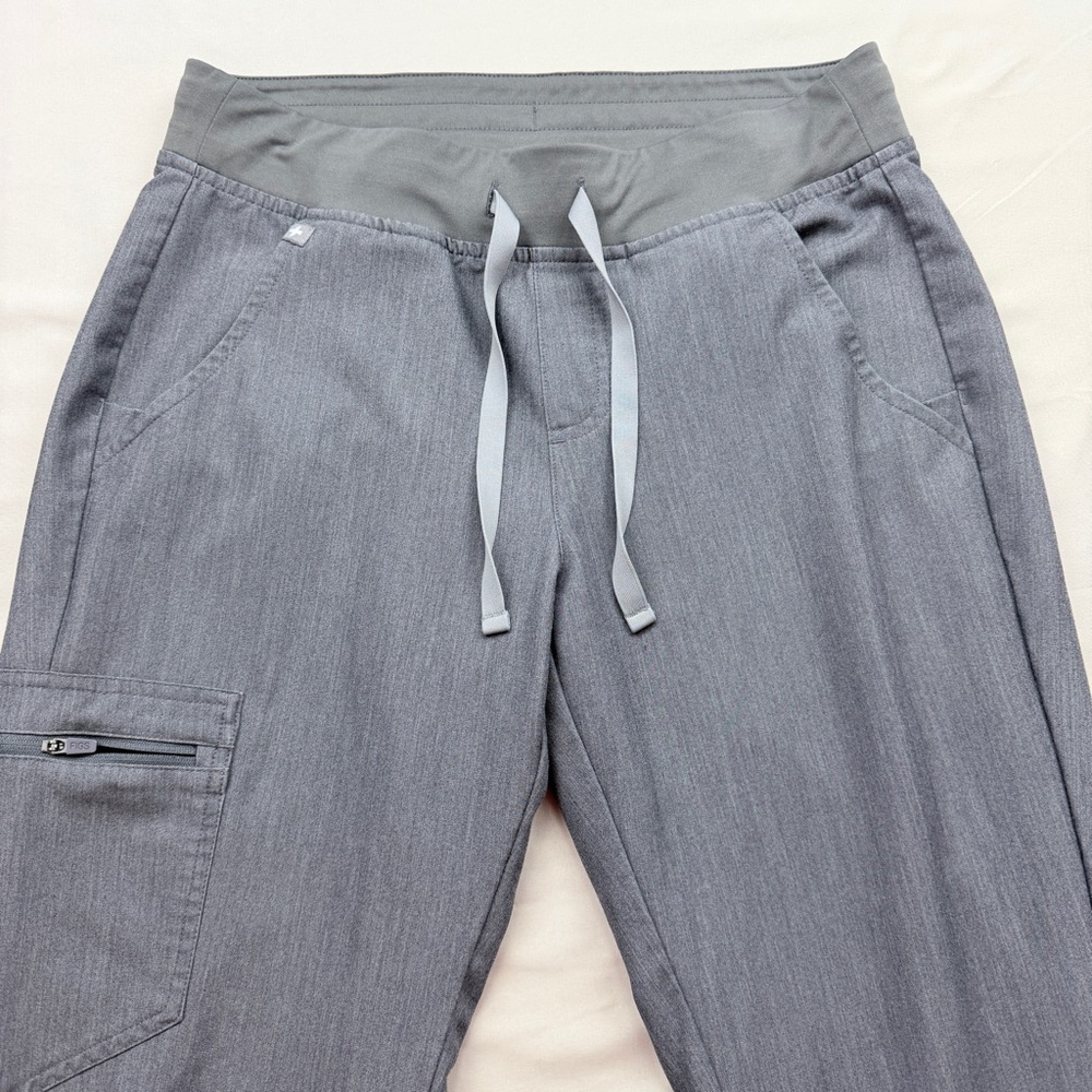 Figs Women's Graphite jogger Scrub Pants & Rafaela oversized top -2pc set - Picture 13 of 16